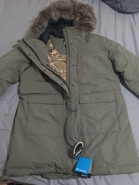 Bnwt XL COLUMBIA Women's Olive Green Parka with Faux Fur